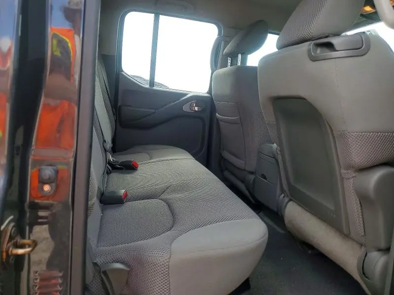 2014 NISSAN FRONTIER SV  