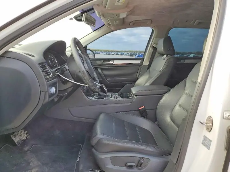 2013 VOLKSWAGEN TOUAREG   