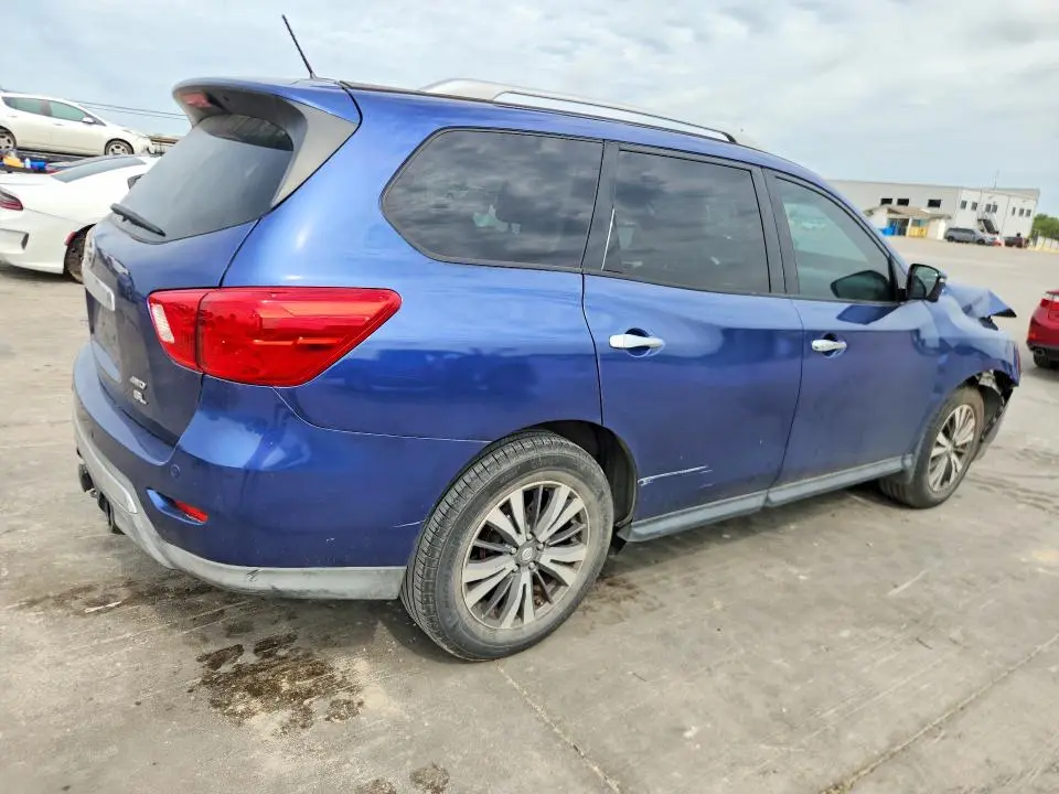 2017 NISSAN PATHFINDER SL  