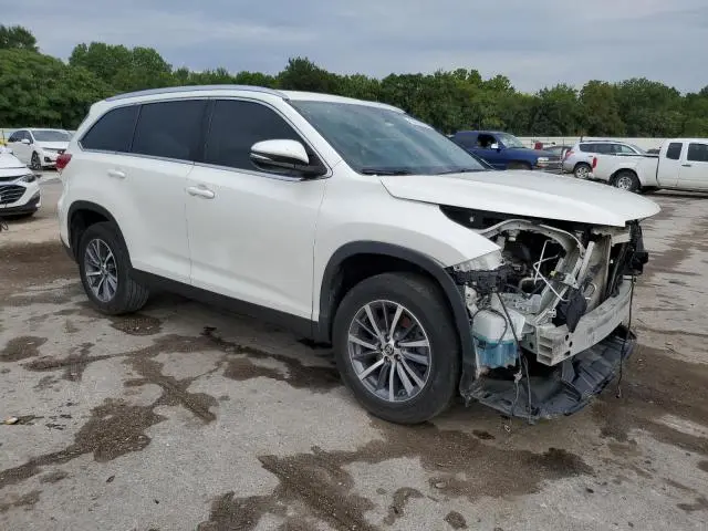 2019 TOYOTA HIGHLANDER SE  
