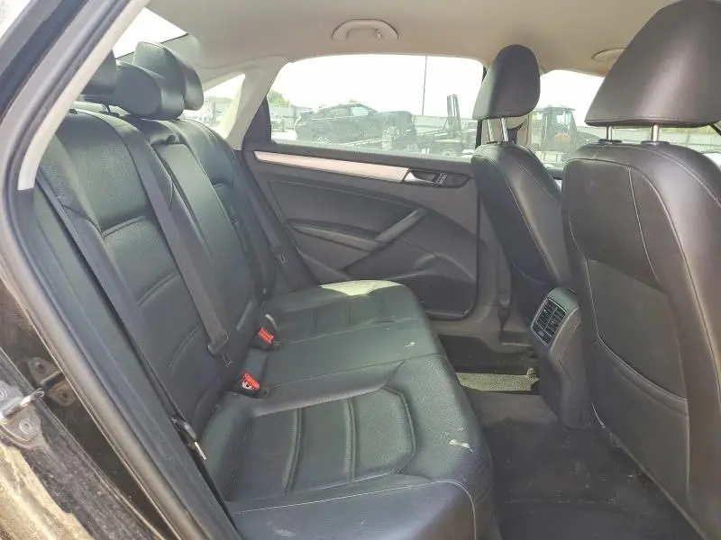 2013 VOLKSWAGEN PASSAT SE  