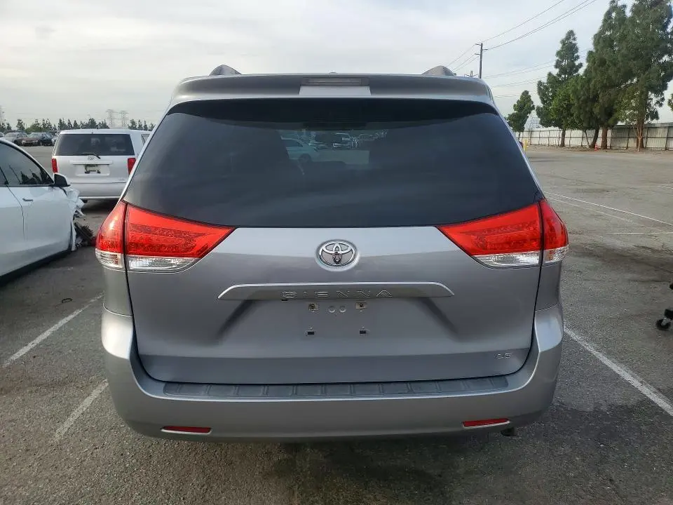 2011 TOYOTA SIENNA LE  