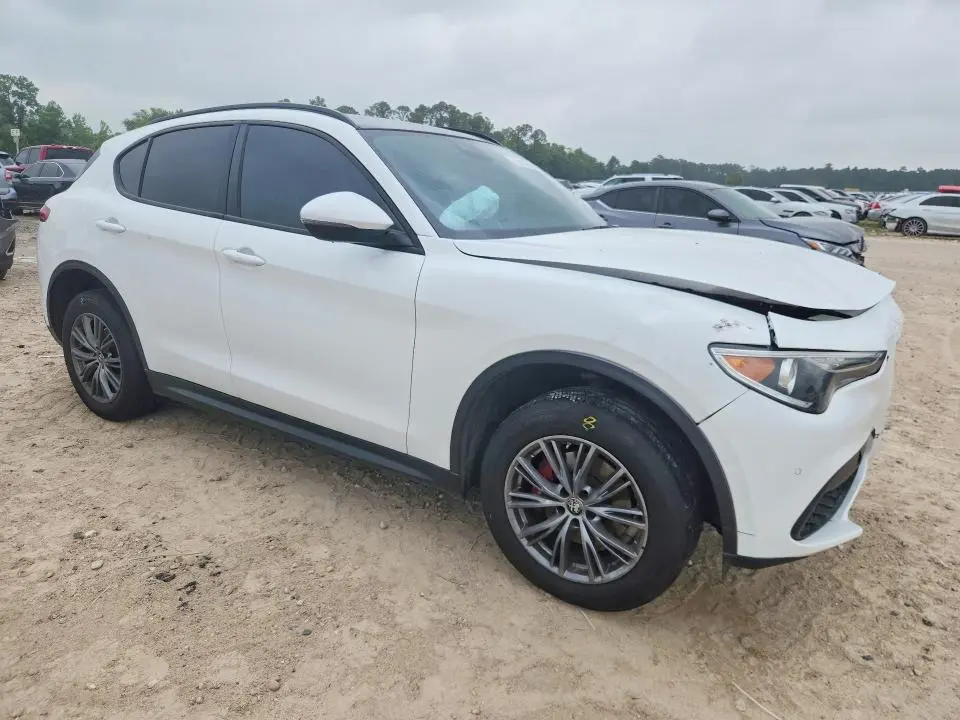 2022 ALFA ROMEO STELVIO   