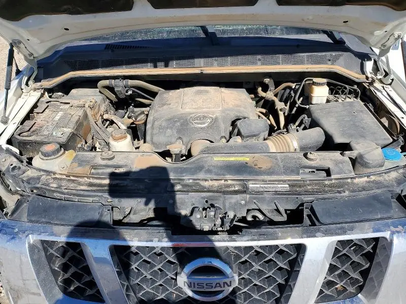 2015 NISSAN TITAN SV  