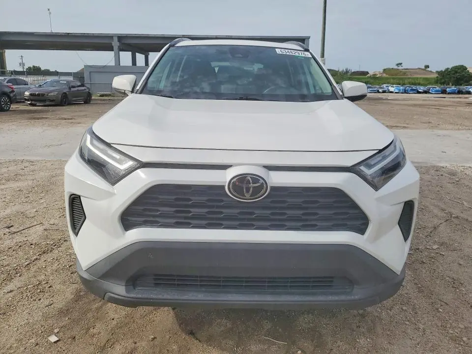 2022 TOYOTA RAV4 XLE  