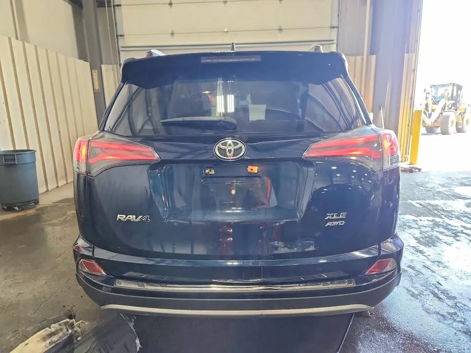 2018 TOYOTA RAV4 XLE  