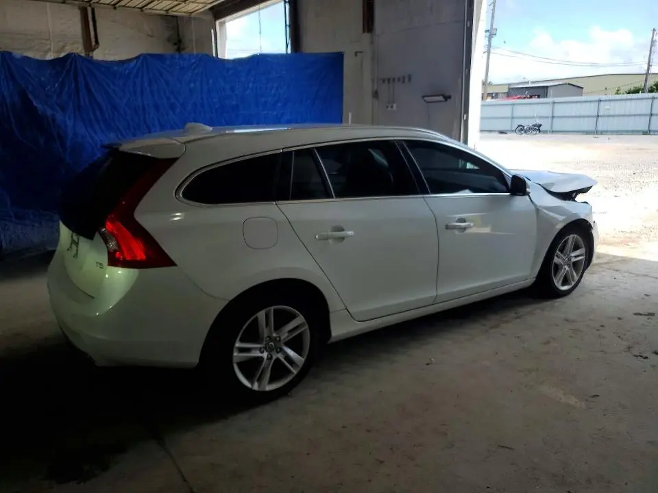 2015 VOLVO V60 PREMIER  