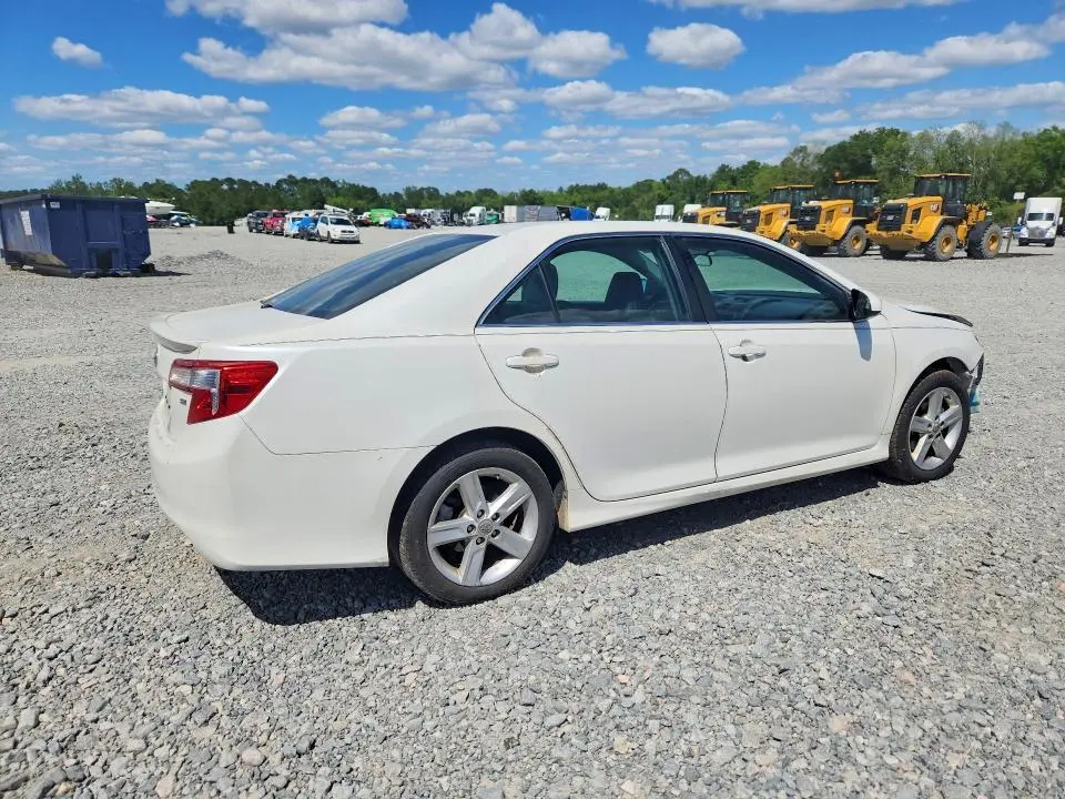 2014 TOYOTA CAMRY SE  