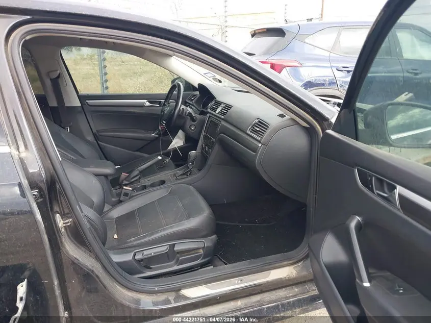 2017 VOLKSWAGEN PASSAT 1.8T R-LINE