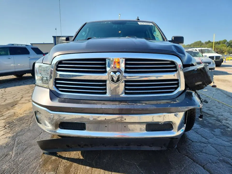 2017 RAM 1500 SLT  