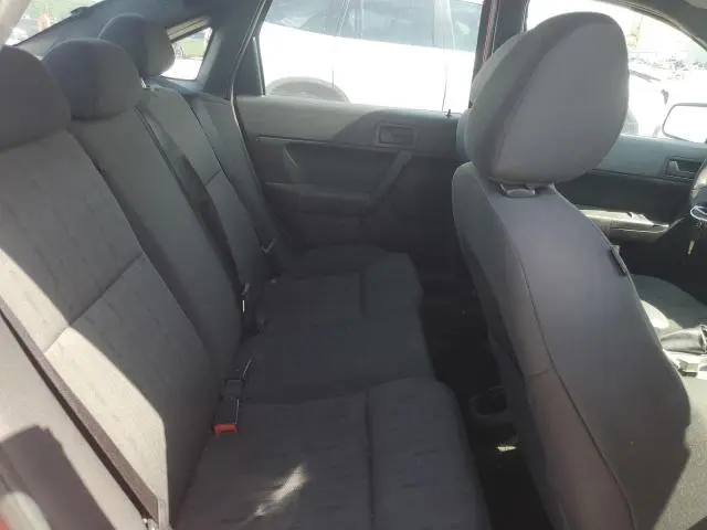 2010 FORD FOCUS SE  