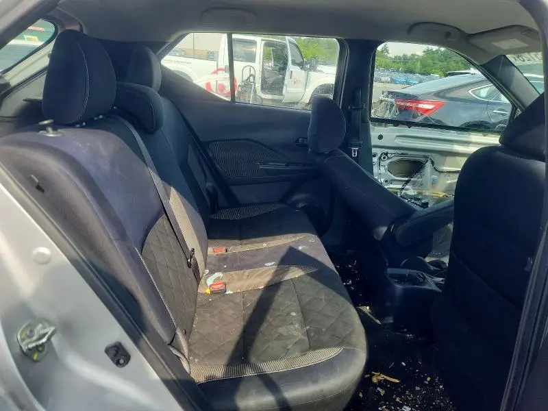 2018 NISSAN KICKS S  