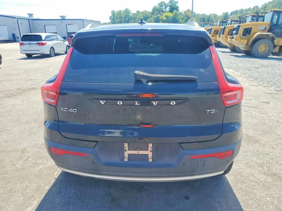 2019 VOLVO XC40 T5 MOMENTUM  