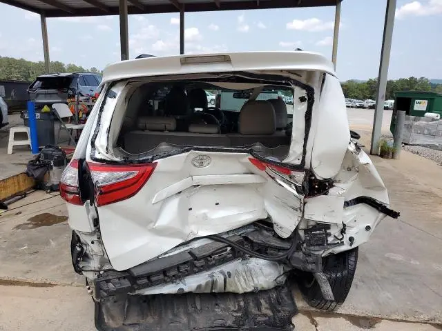 2017 TOYOTA SIENNA XLE  