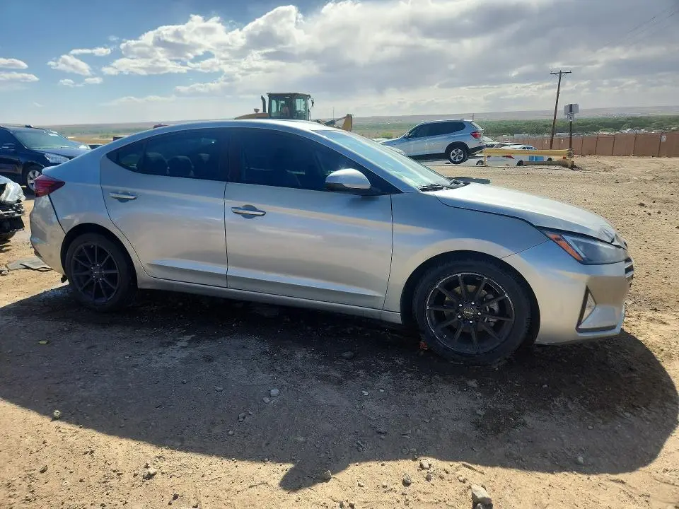 2020 HYUNDAI ELANTRA SE  