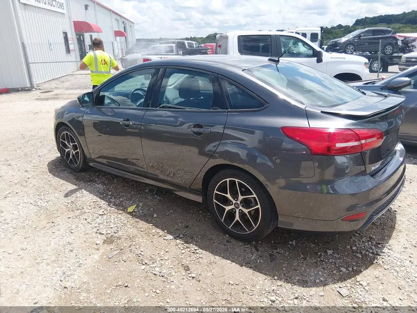 2015 FORD FOCUS SE