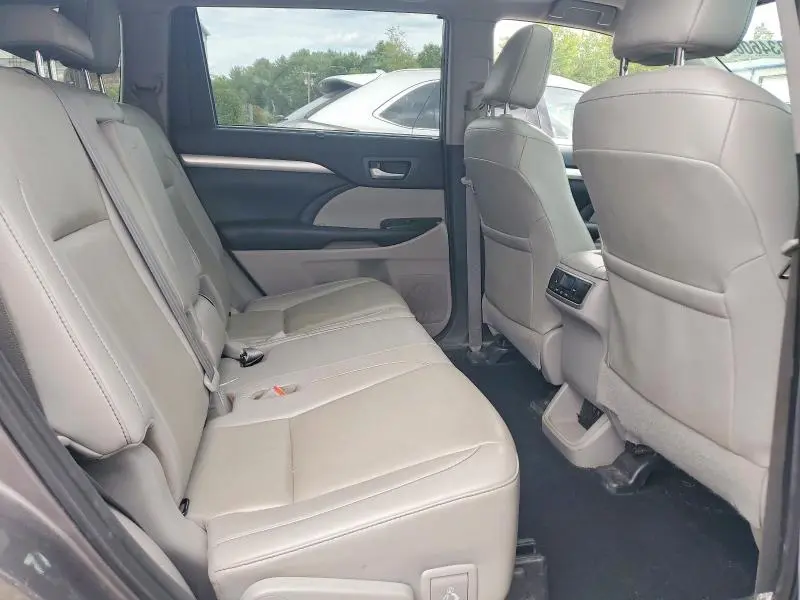 2019 TOYOTA HIGHLANDER XLE  