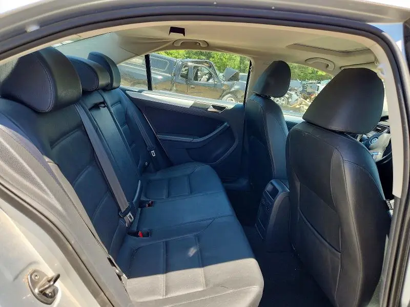 2011 VOLKSWAGEN JETTA SEL  