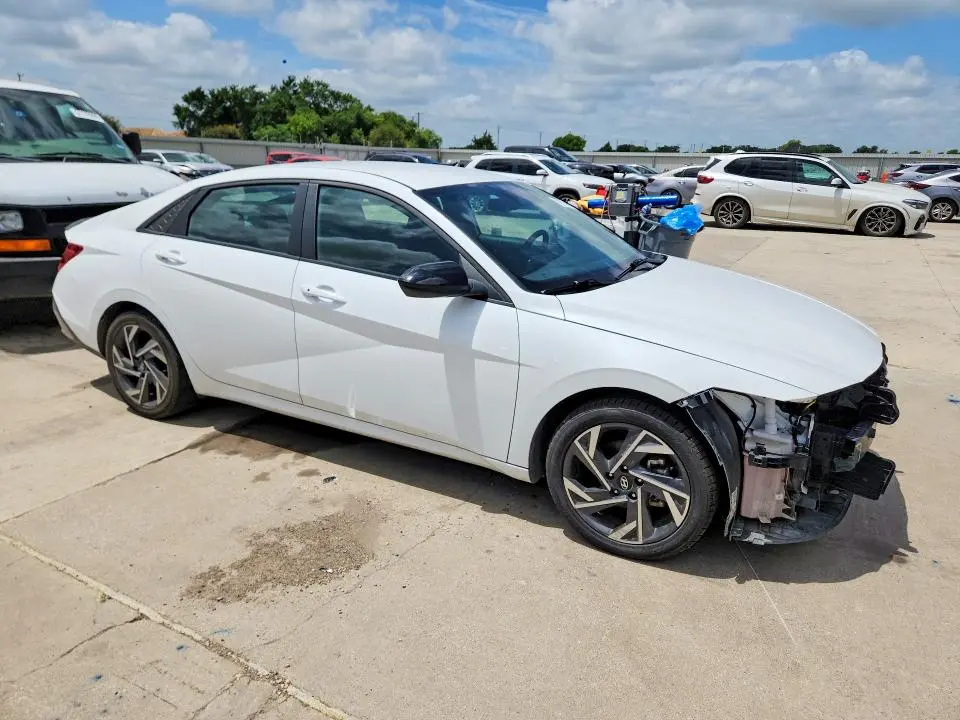 2025 HYUNDAI ELANTRA SEL SPORT  