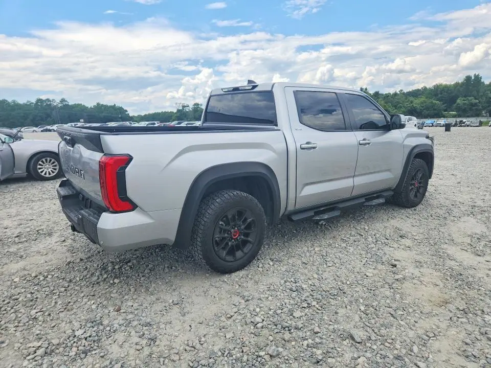 2024 TOYOTA TUNDRA SR5  