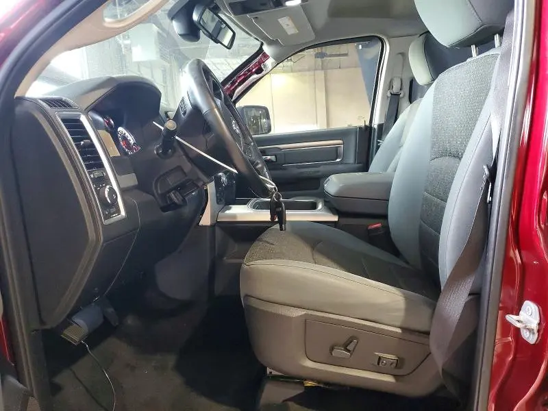2016 RAM 1500 SLT  