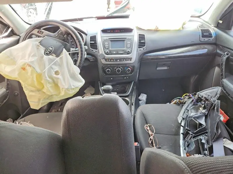 2015 KIA SORENTO LX  