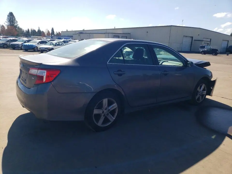 2014 TOYOTA CAMRY SE  