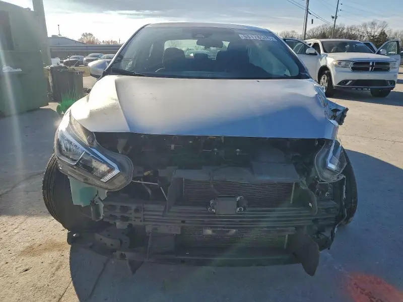 2023 NISSAN VERSA SV  