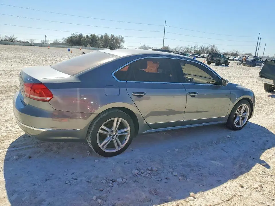 2015 VOLKSWAGEN PASSAT SE  