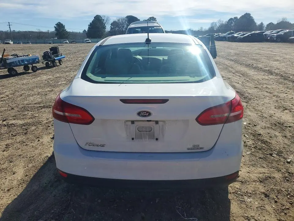 2016 FORD FOCUS SE  