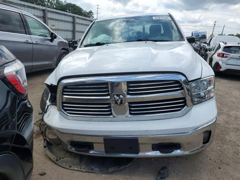 2017 RAM 1500 SLT  