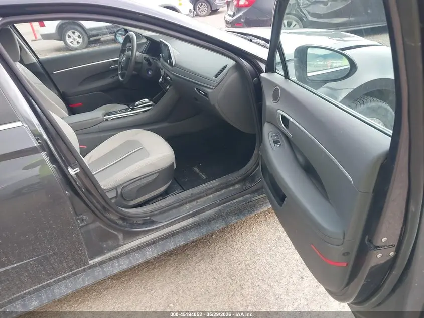 2022 HYUNDAI SONATA SE