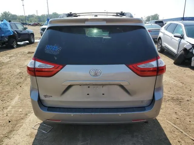 2015 TOYOTA SIENNA XLE  