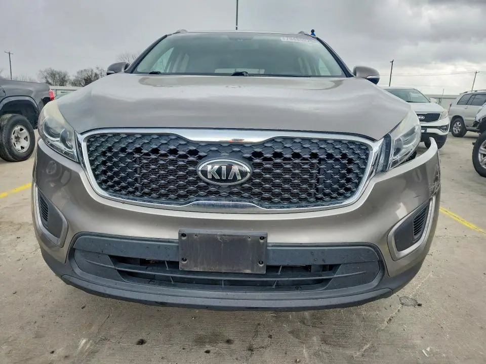 2016 KIA SORENTO LX  