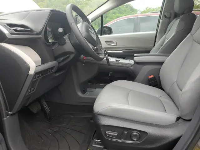 2024 TOYOTA SIENNA XLE