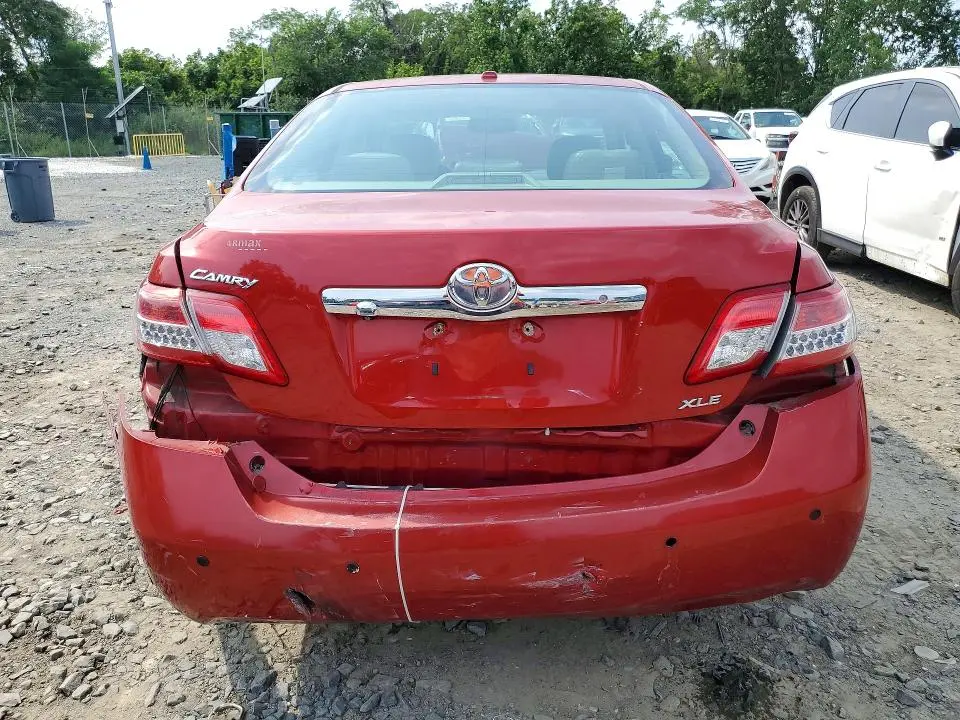 2011 TOYOTA CAMRY XLE  
