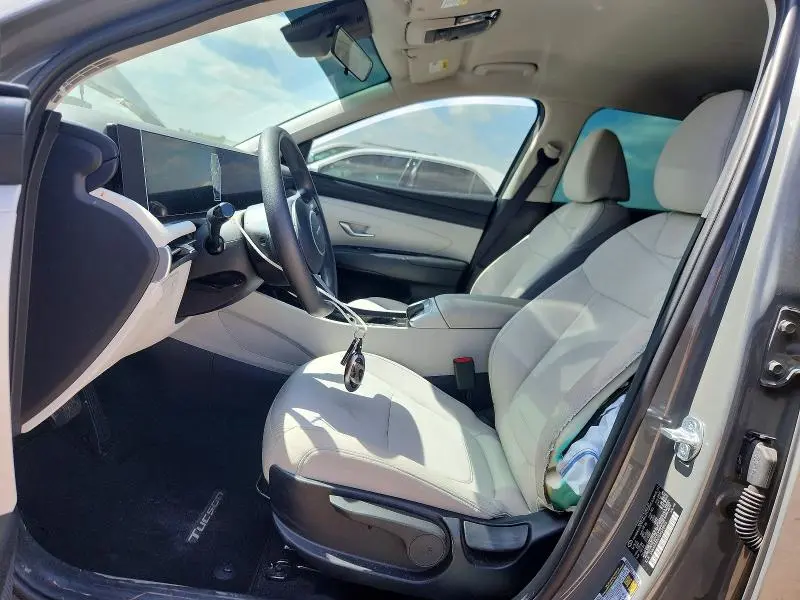 2025 HYUNDAI TUCSON SE  