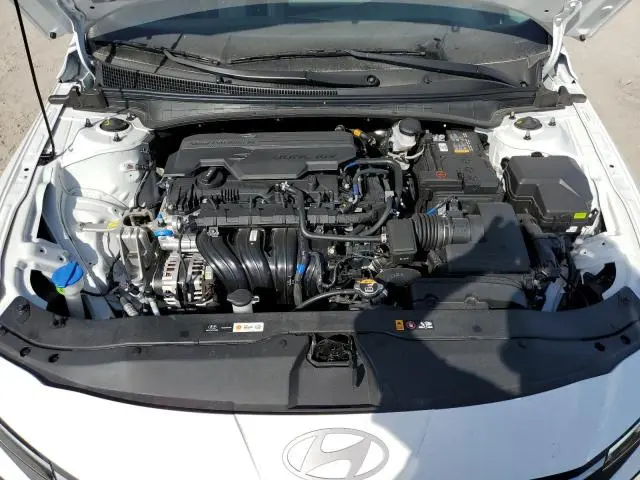 2025 HYUNDAI ELANTRA SE  