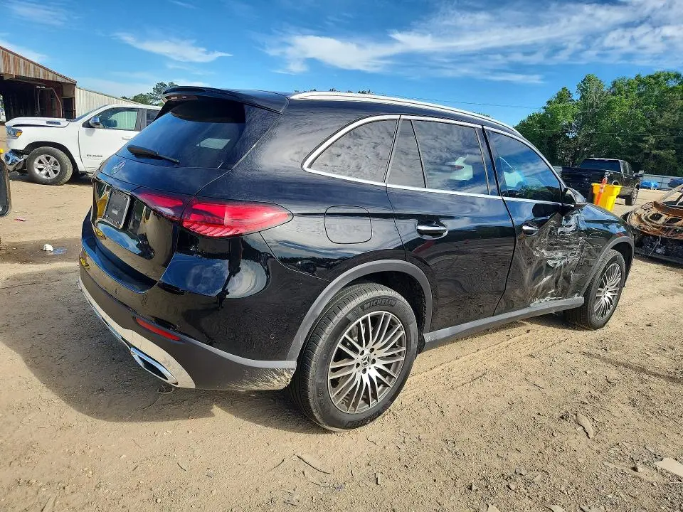 2026 MERCEDES-BENZ GLC 300  