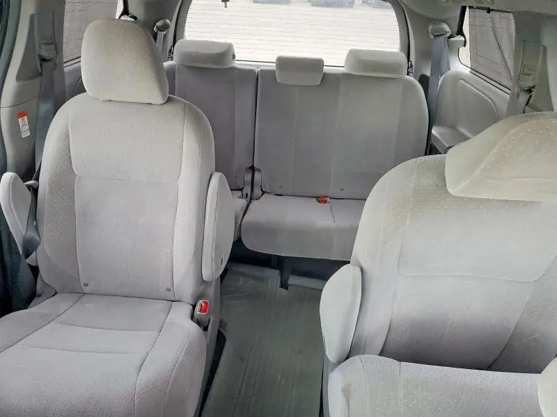 2015 TOYOTA SIENNA LE 7-PASSENGER  