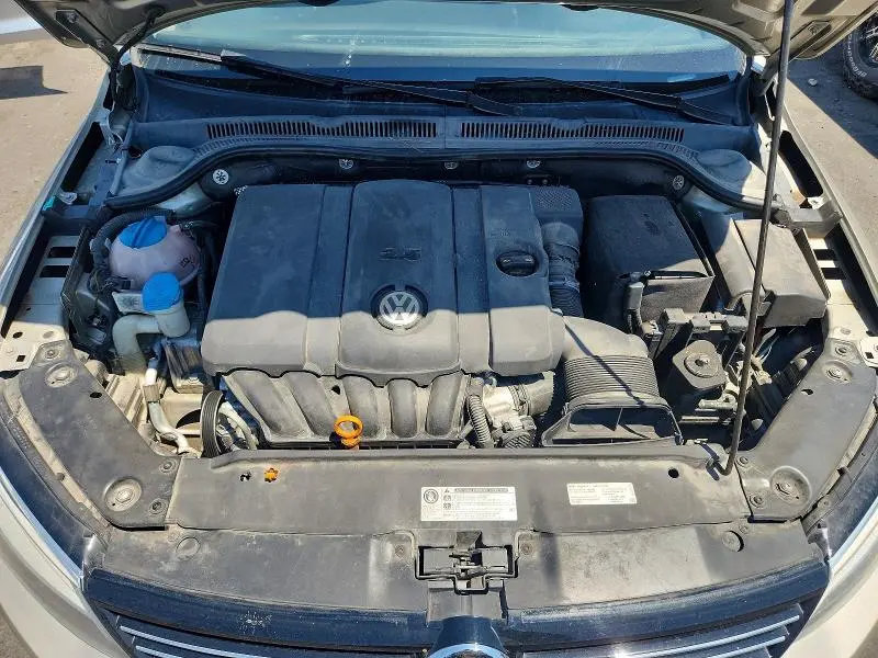 2013 VOLKSWAGEN JETTA SE  