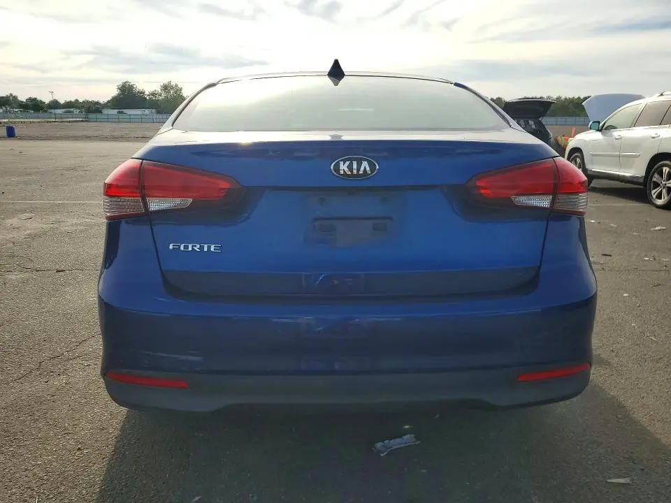 2018 KIA FORTE LX  