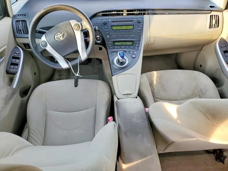 2010 TOYOTA PRIUS III  