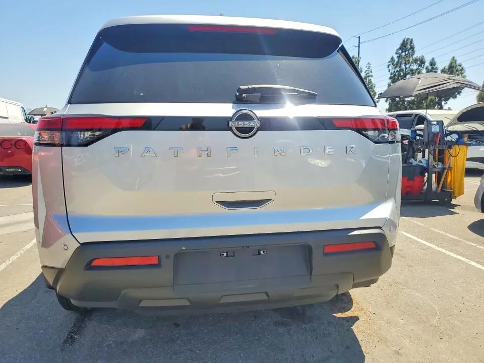 2025 NISSAN PATHFINDER SV  