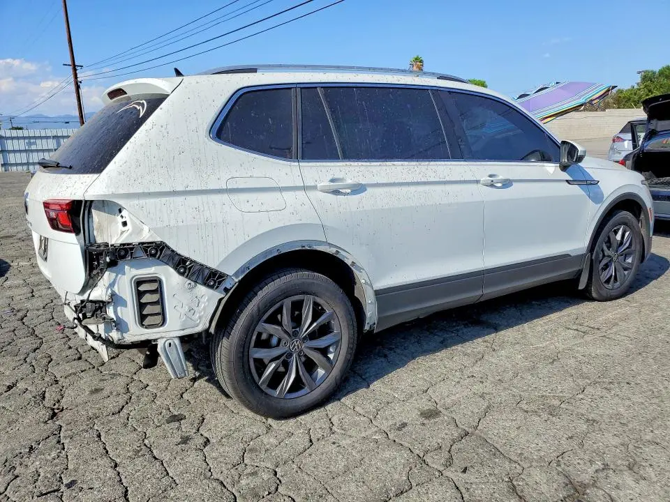 2022 VOLKSWAGEN TIGUAN SE  