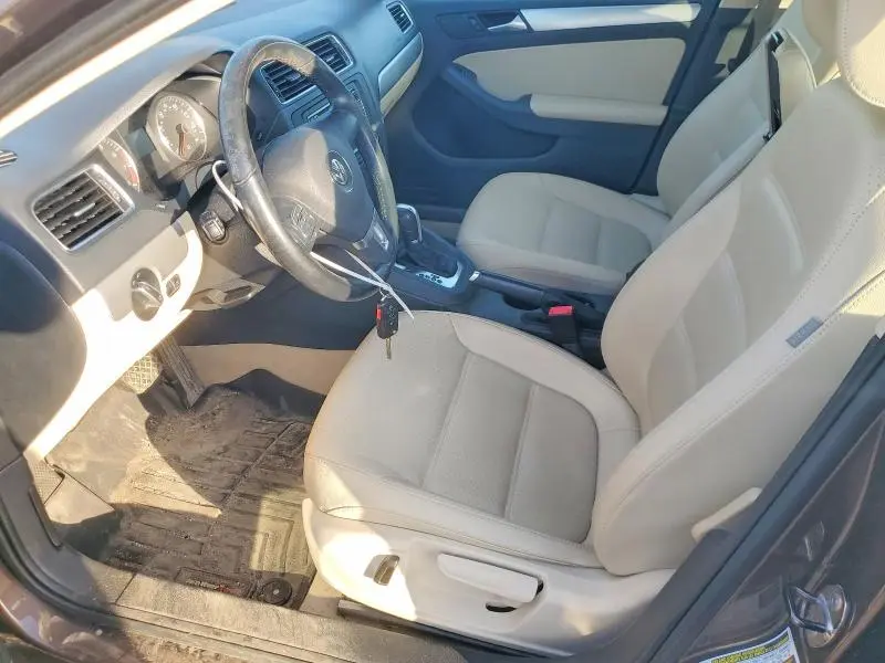 2013 VOLKSWAGEN JETTA SE  