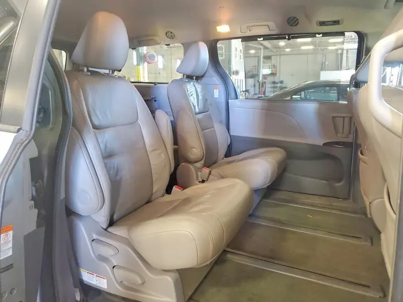 2015 TOYOTA SIENNA XLE 7-PASSENGER  