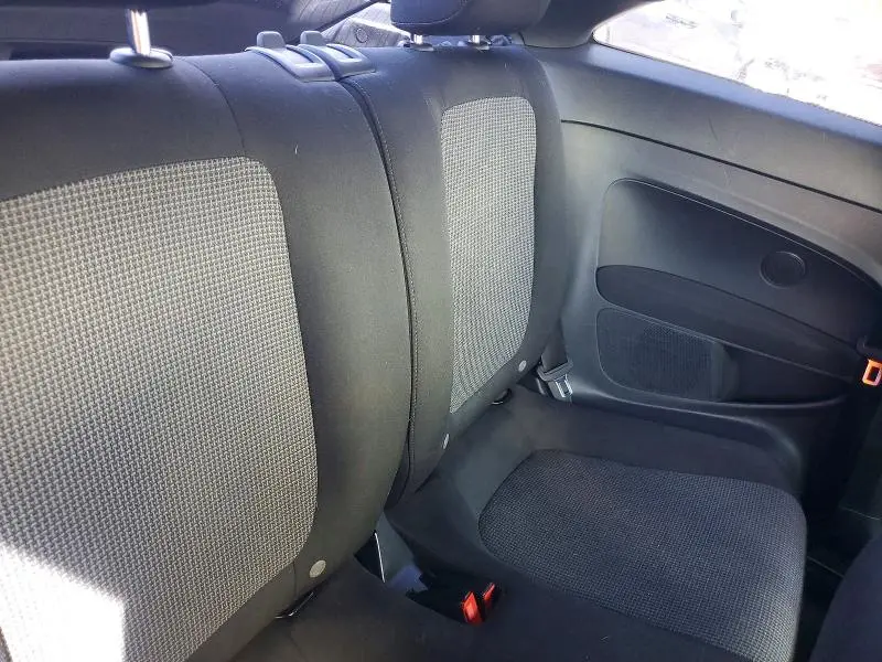 2019 VOLKSWAGEN BEETLE S  
