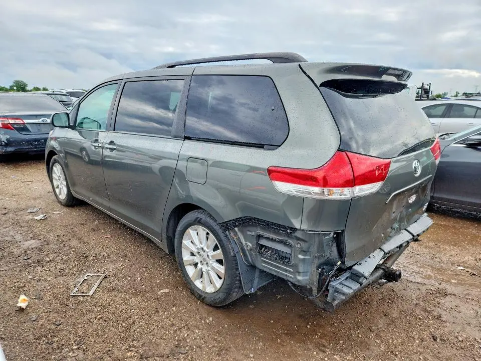 2012 TOYOTA SIENNA   