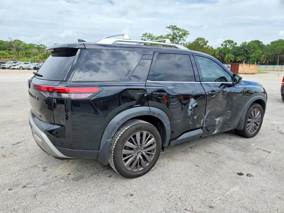 2023 NISSAN PATHFINDER SL  